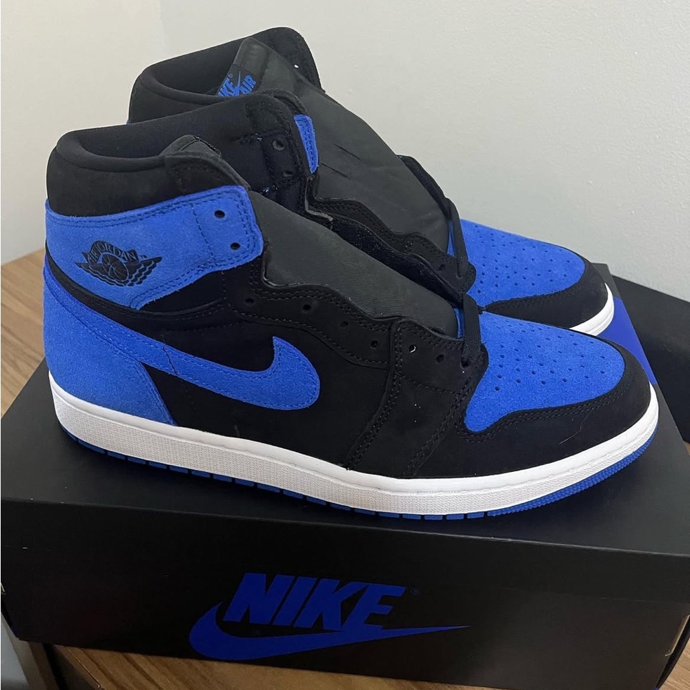 Jordan Men's Black and Blue Athletic Sneakers